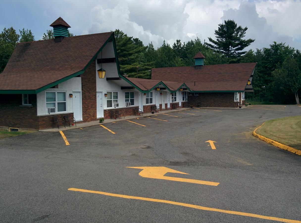 Motel Les Pins 格兰比 外观 照片