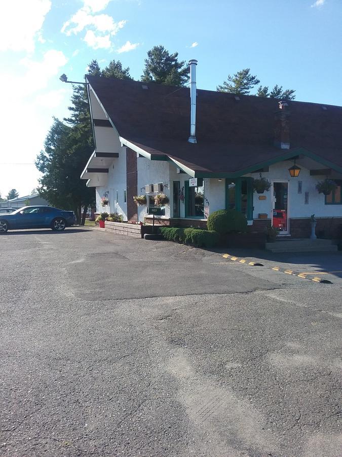 Motel Les Pins 格兰比 外观 照片